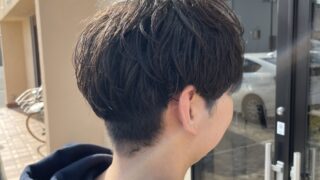 無造作な動きで魅せる！ソフトツイストスパイラルパーマで仕上げる旬のメンズスタイル